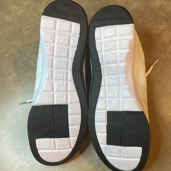 Brand New Fashion Sneakers - Picture 4 of 10